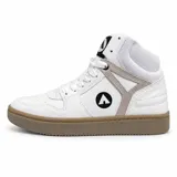 Zapatillas de caña alta Airwalk modelo Brick, color blanco con suela de goma marrón y detalles en gris. Presentan diseño estructurado con cordones y logo circular en el lateral.