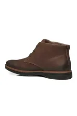 Botas de cuero marrón para hombre, modelo Pegada 126751, de caña corta con cordones y suela de goma.