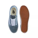 Zapatillas Vans Old Skool color celeste con la clásica sidestripe blanca.