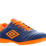 Championes de fútbol 5 Umbro Touch TF, color negro con detalles en naranja.