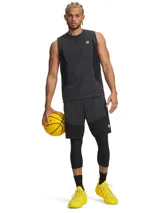 Short deportivo de básquetbol Under Armour, parte de la línea Curry, en color negro con detalles en amarillo neón. Presenta tejido de punto texturizado, cintura elástica con cordón interno, bolsillos laterales y aberturas en el bajo.