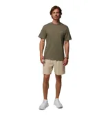 Remera Columbia para hombre, color verde militar, de manga corta y cuello redondo. Confeccionada en 100% algodón orgánico, cuenta con el logo de la marca bordado en pequeño en el pecho.
