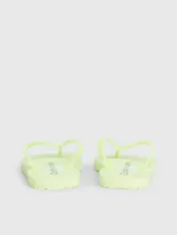 Chinelas de dedo color verde claro con logo de Calvin Klein Jeans en la tira.