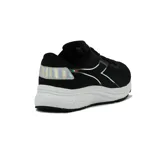 Championes deportivos Diadora modelo Active Passo 2, color negro con detalles plateados reflectantes. Presentan una capellada de malla transpirable, logo lateral en forma de rayo y una suela gruesa blanca con detalles texturizados.
