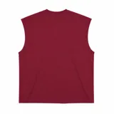 Musculosa oversize bordó de algodón, sin mangas y cuello redondo, con pequeño estampado en el pecho.
