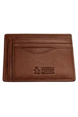 Portadocumentos de cuero color marrón con múltiples ranuras para tarjetas y logo de la marca grabado en el frente.