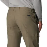 Pantalon cargo de corte recto en color verde oliva, con bolsillos laterales con cierre a presión y bolsillos traseros. Diseño versátil con asiento reforzado y tejido elástico.