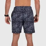 Short de baño con estampado tropical en tonos oscuros, cuenta con cintura elástica y ajuste con cordón.