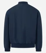 Campera tipo bomber de color beige, con cierre frontal por cremallera, cuello redondo y puños con elástico. Presenta bolsillos laterales y forro interior.