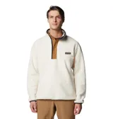 Buzo polar Columbia modelo Helvetia Snap Fleece, de color blanco crema con detalles en color marrón en la solapa de botones y el bolsillo. Presenta cuello alto con cierre de botones a presión, bolsillo frontal con cierre y logo de la marca en el pecho.