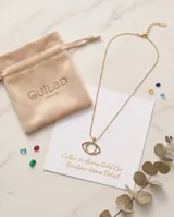 Collar de acero con baño de oro y dije en forma de ojo decorado con circonias multicolor.