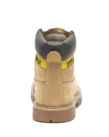Bota Caterpillar modelo Colorado 2.0, color tostado, con diseño de caña media, cordones bicolores y suela de goma dentada. Presenta el logo de la marca en la lengüeta y en el lateral.