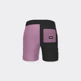 Short de baño con diseño color block, mitad negro y mitad verde militar, con cintura elástica y cordón ajustable.