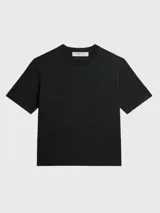 Remera de algodón color salmón, de corte holgado y cuello redondo con detalle de desgaste en el borde.