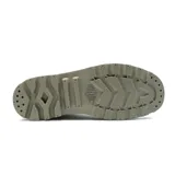 Botas de caña alta Palladium modelo Pampa Hi, confeccionadas en lona de algodón color verde oliva. Presentan suela de goma dentada con puntera reforzada, cierre de cordones y parche circular con logo en el lateral.