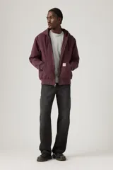 Pantalón tipo carpenter de corte holgado y recto, con diseño de cinco bolsillos y costuras reforzadas características del estilo utilitario.