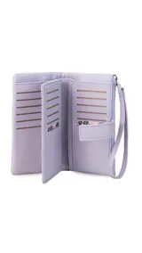 Billetera Lincoln's de mujer en color negro, confeccionada en símil cuero con textura granulada. Presenta un diseño rectangular con cierre de broche, bolsillo frontal con cierre metálico, correa de mano extraíble y logo de la marca grabado en el frente.