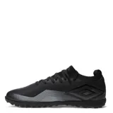 Championes de fútbol Umbro modelo Vibe TF, color turquesa con detalles en blanco. Diseñados para césped sintético, cuentan con suela con tapones pequeños para mayor tracción y estabilidad.