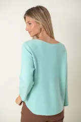 Buzo italiano marrón de viscosa y poliamida, de tacto suave. Modelo corto de costado y cuello bote.