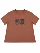 Remera marrón de manga corta con cuello redondo y estampado de tigre en el centro del pecho.