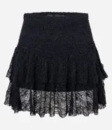 Short pollera negro de encaje con textura, cintura elástica y doble capa de volados.