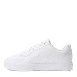 Championes Puma Caven 2.0 de estilo urbano, color blanco total. Presentan un diseño clásico con perforaciones en la puntera, cordones al tono y el logo de la marca en el lateral.