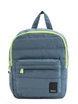 Mochila pequeña acolchada color azul con detalles en amarillo flúor, incluyendo el cierre principal y el borde superior. Tiene un bolsillo frontal con cierre y el logo de la marca en la parte inferior.