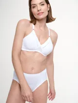 Soutien negro de microfibra sin aro ni relleno, con breteles regulables.