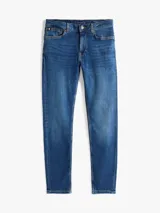Jean de hombre Tommy Hilfiger modelo Bleecker, color azul medio con efecto desgastado (lavado). Corte slim, tiro medio, cierre de botón y cremallera, y diseño clásico de cinco bolsillos.