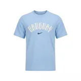Remera de algodón celeste con estampado frontal en color crema que dice URUGUAY y logo de Nike en color azul marino.
