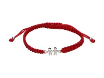 Pulsera roja de hilo trenzado con dije de dos niños tomados de la mano en plata 925 y terminaciones con esferas de plata.