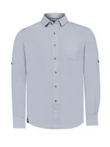 Camisa de manga larga RKF modelo Galiton, color celeste, confeccionada en algodón orgánico. Cuenta con cuello camisero, botones de madera y un bolsillo frontal en el pecho.