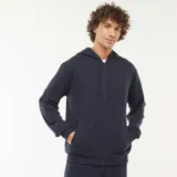 Buzo azul marino con capucha, cierre frontal con cremallera y bolsillos laterales.