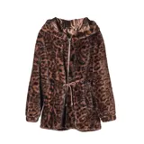 Campera de piel sintética con estampado animal print de leopardo en tonos marrones, con capucha y cierre frontal.