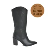 Bota texana de caña media confeccionada en cuero negro, con diseño de costuras decorativas en el frente, taco cuadrado y punta fina.