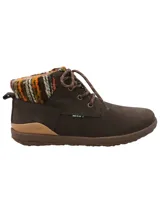 Botín de cuero color chocolate con cuello tejido multicolor y cierre mediante cordones. Presenta suela de goma con tecnología Honey Foam y detalle de marca grabado en el talón.