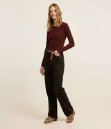 Blusa de manga larga Marfinno, confeccionada en tejido rib acanalado, con cuello redondo y ajuste al cuerpo.
