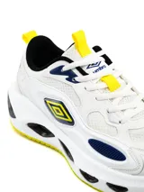 Championes deportivos Wilok Umbro de hombre, color negro, con diseño chunky, capellada de malla transpirable con apliques sintéticos y suela robusta con detalles esculpidos.