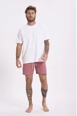 Short de baño liso color rosa oscuro con cintura elástica y cordón ajustable blanco.