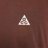 Remera marrón de manga corta Nike Dri-FIT ADV ACG, con logo ACG bordado en blanco en el pecho.