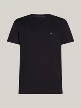 Remera de corte regular con cuello redondo, confeccionada en una mezcla de algodón elástico con propiedades de absorción de humedad y tecnología antiolores. Presenta el logo distintivo de la marca bordado en el pecho.