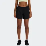 Short deportivo negro de 5 pulgadas, tejido y con tecnología NB DRY que absorbe la humedad. Posee forro interior transpirable y bolsillos para las manos.