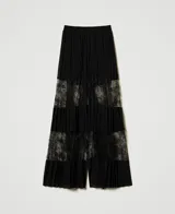 Pantalón palazzo de georgette negro con inserciones de encaje plisado, cintura alta con elástico y placa con el logotipo Oval T en la parte trasera.