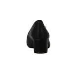 Zapato de tacón bajo cuadrado Vizzano, color crema o beige claro, con punta fina y forro interior marrón. Presenta un pequeño logo metálico dorado en el lateral exterior.