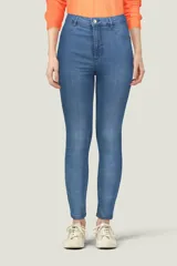 Pantalón de jean de calce super skinny, tiro alto y color azul denim.