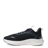 Championes deportivos Umbro modelo Vanta, color azul marino con detalles en plateado y azul eléctrico. Presentan una capellada de malla transpirable con refuerzos sintéticos y una suela de goma blanca con amortiguación.