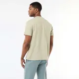 Camiseta de piqué de algodón de manga corta en color beige, con cuello redondo y pequeño estampado tipográfico en el pecho.