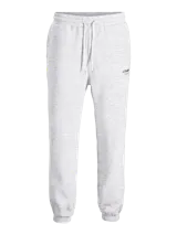 Pantalón de jogging color gris melange, con corte regular y cintura elástica con cordón ajustable. Presenta puños acanalados en los tobillos y un pequeño logo bordado en la parte superior de la pierna izquierda.