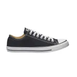 Championes urbanos Converse Chuck Taylor Ox, color negro con detalles en blanco, confeccionados en lona.
