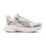 Championes urbanos Via Marte modelo Amanda, color blanco con detalles plateados, confeccionados en malla y material sintético.